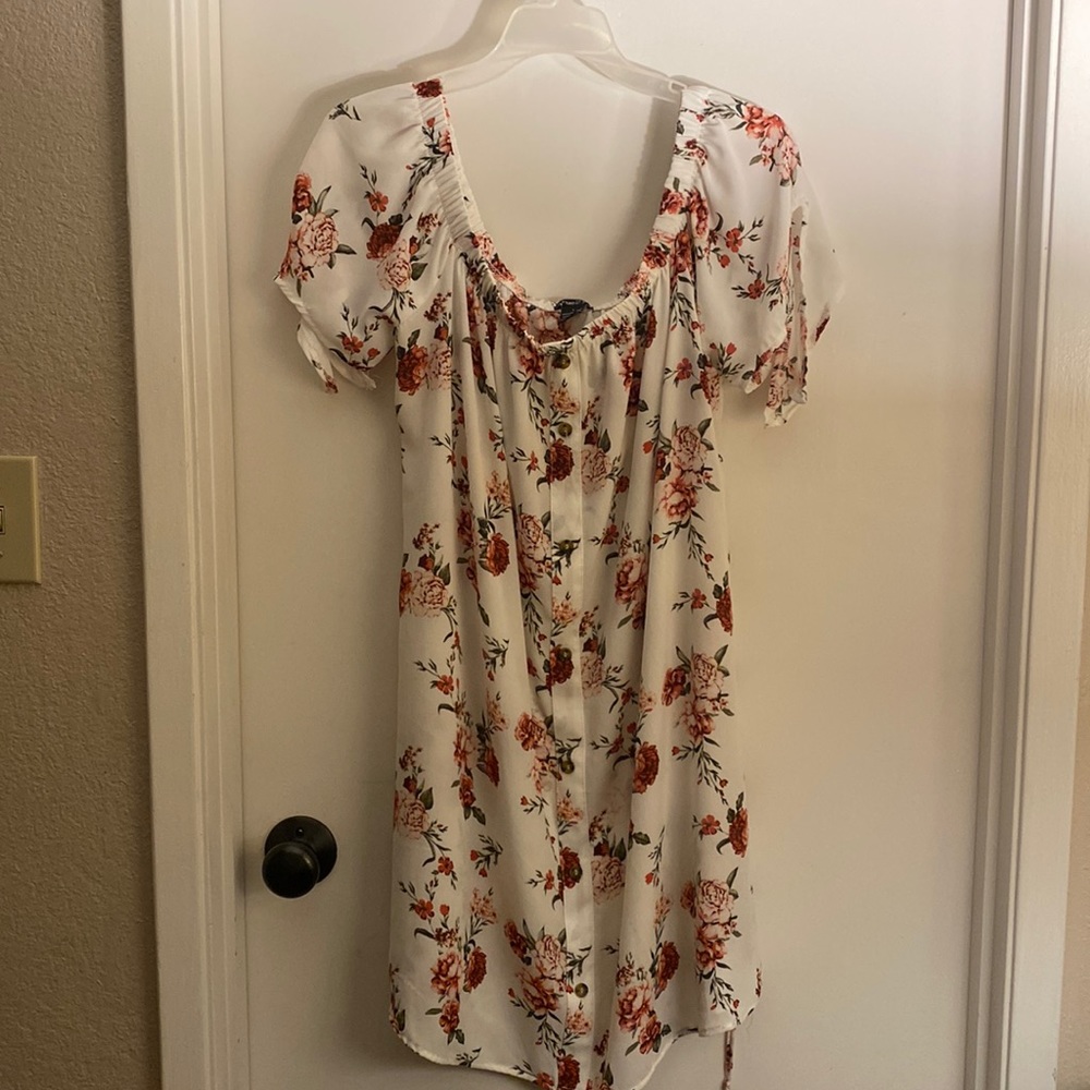 RUE 21 FLORAL WHITE DRESS